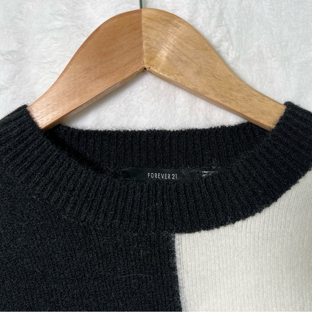 Forever 21 Black and White Pullover Sweater Women Size M - Picture 4 of 5